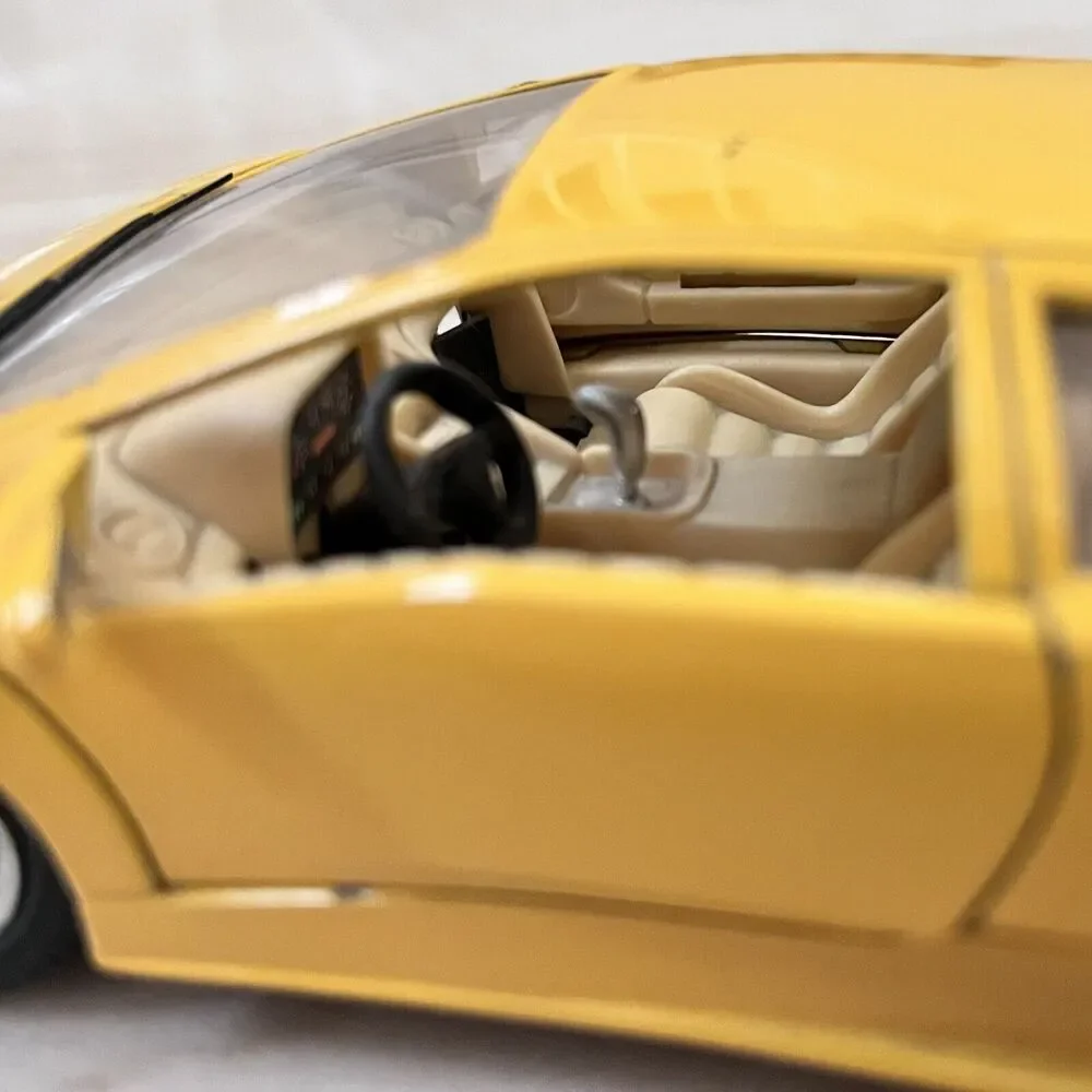 Bburago Lamborghini Diablo 1990 Collection Diecast Model Car 1/24 Yellow Italy